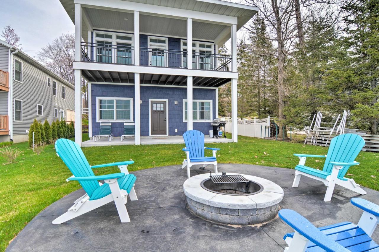 Lakefront Cadillac Home With Dock, Fire Pit And Grill! Exterior photo